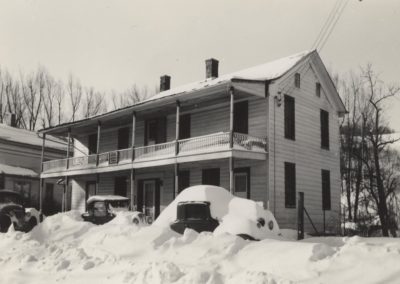 Fion MacCrea Bakers Bridge Hotel 400x284 - Town Gallery