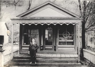 Fion MacCrea Claude Vincent 1892 93 later Post Office 400x284 - Town Gallery