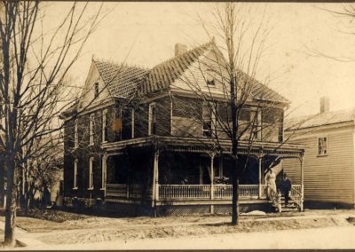 Fion MacCrea Ells House Main Stree Alfred Station 400x284 - Town Gallery