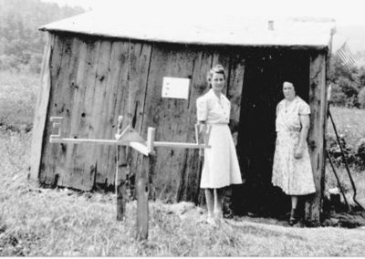 Fion MacCrea Hazel Trimm andGretchen Burdick on Cook Road 1942 400x284 - Town Gallery