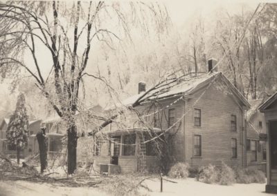 Fion MacCrea Oct 1936 Ice storm 588 main 400x284 - Town Gallery