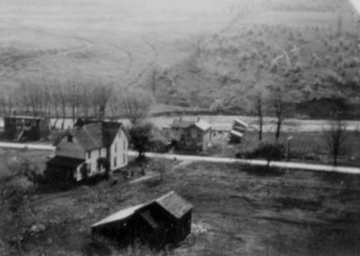 Fion MacCrea Tinkertown View from Hill back of Fred Palmers 400x284 - Town Gallery